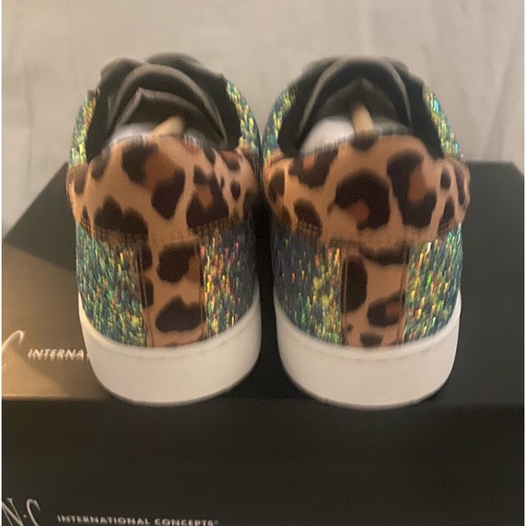 FUN! Brand new in box casual tennis shoes - Picture 3 of 5